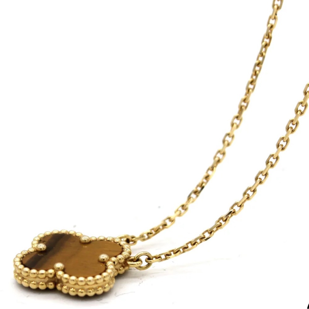 Cloverleaf one motif Yellow Gold Tiger Eye Necklace

Waterproof - Picture 4 of 7
